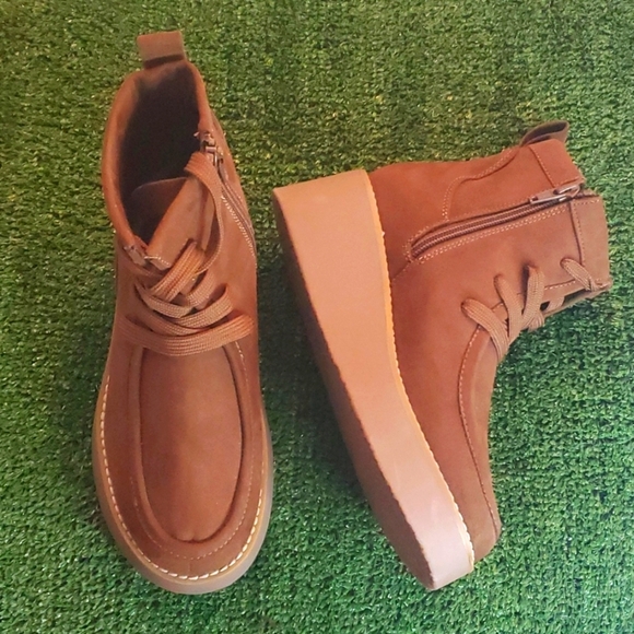 Like New Sonoma Good For Life Enigma Wedge Platform Heel, Zipper Sides,Lace Up - Picture 1 of 11